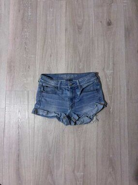 american eagle denim shorts size s in light blue wash